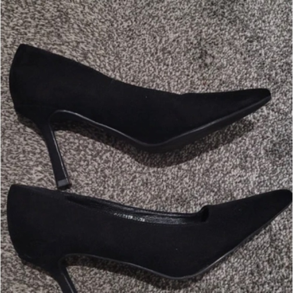 Classic Black Pointed-Toe Mid Heel Pumps